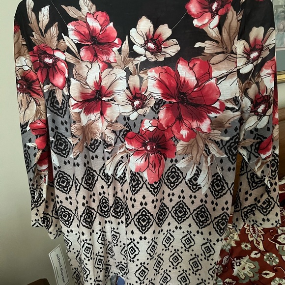 Alfred Dunner Ladies 3/4 sleeve top - Picture 2 of 5